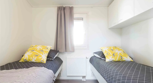 Nice chalet with dishwasher in a holiday park in the middle of the Veluwe, Rezerwuj Chalet Domki letniskowe w Ede, Domek