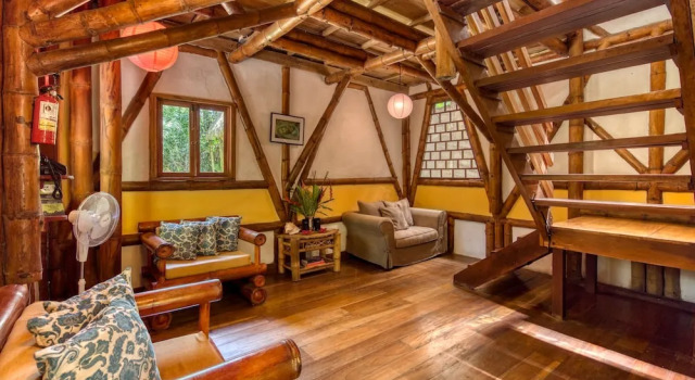 Бунгало с 2 комнатами с видом на сад Tree House Beachfront Lodge