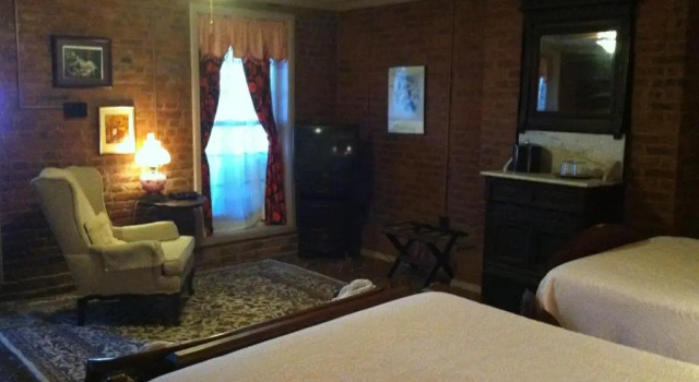 Четырёхместный номер Standard с видом на сад Corners Mansion Inn - A Bed and Breakfast