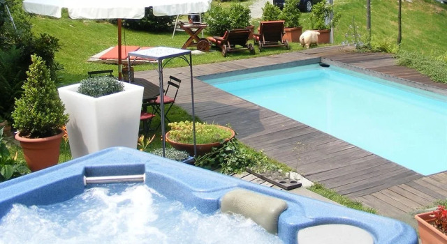 Bricco degli Uccellini, Book Hotel Gambasca Piedmont