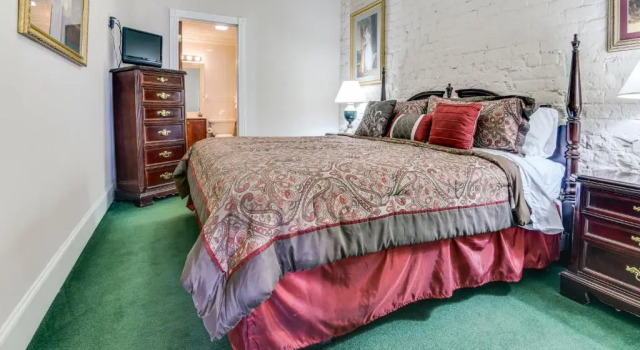 Апартаменты с балконом Plaza Suites Downtown New Orleans