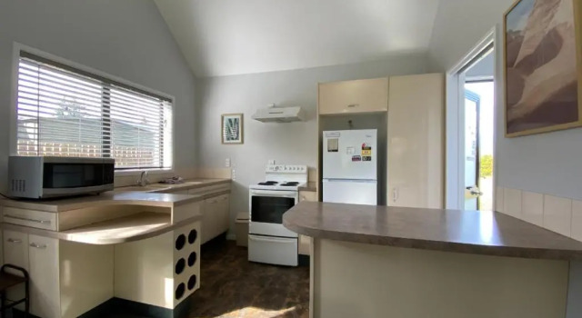 15b Caverhill Close