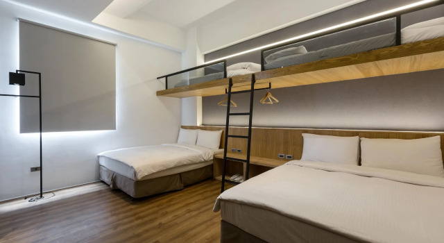 Кровать в общем номере Green Hotel