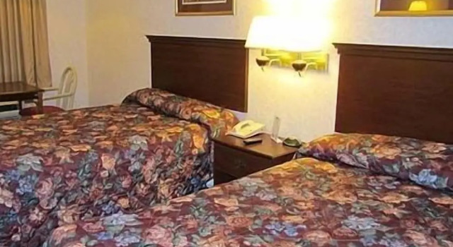 Четырёхместный номер Standard Eagle Inn Sumter