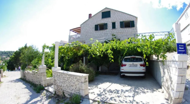 Apartments Luka