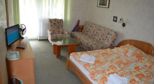 Hotel Karát, Book Hotel Hoteller i Western Transdanubia med parkering, Parkering