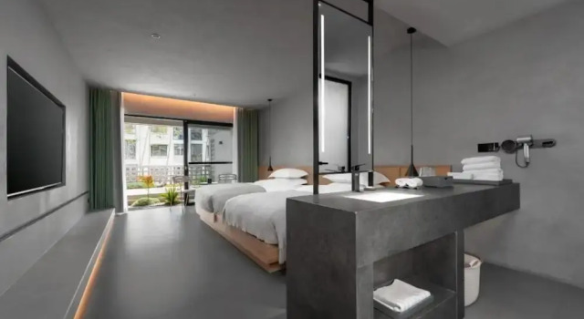 Двухместный номер Superior с балконом и с видом на внутренний двор Huangguoshu Duobei Yunshe Hotel