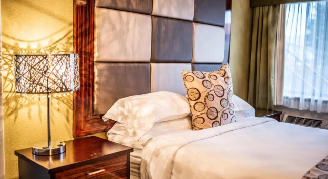 Люкс с 2 комнатами Gateway Inn and Suites
