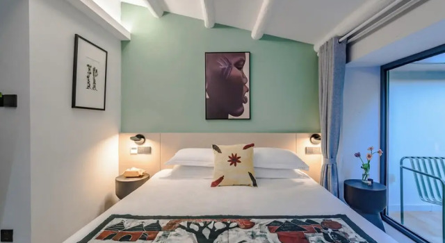 Двухместный номер Standard с балконом Blooming Lotus Hostel