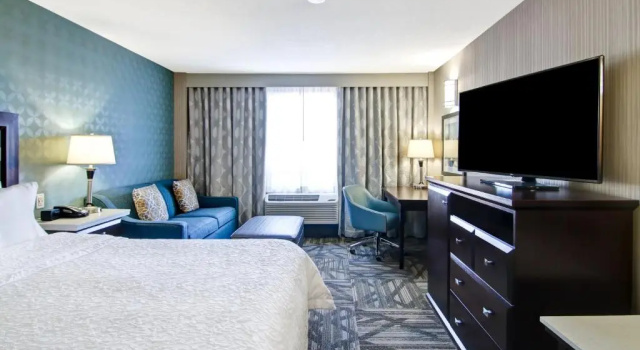 Номер Standard Hampton Inn & Suites by Hilton Calgary-Airport