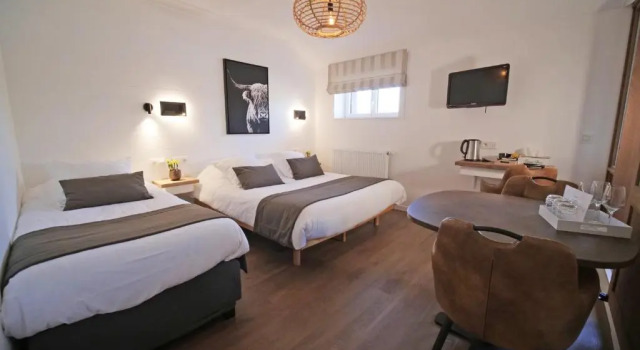 Трёхместный номер Standard Logis Hotel Restaurant la Hutte Lurette
