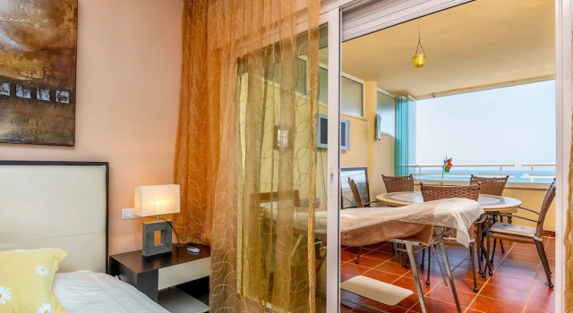 Costa Quebrada - Beachfront 3BR Apartment With Huge Terrace & Sea Views, Забронировать Апартаменты/квартира Апартаменты Бенальмадена, рядом с Playa de Arroyo Hondo, Апартаменты/квартира