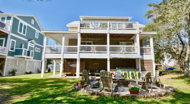1 Block To Beach! Ocean-view Oak Island 4 Bedroom Home
