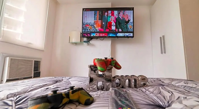 A2JSuites 1BR Azure Smart Home Suite Near Malls & Airport
