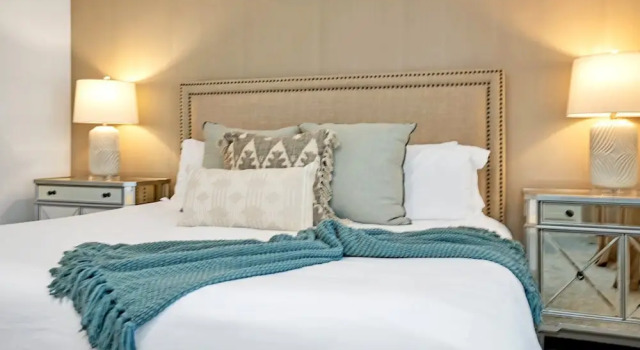 Modern Decor With Themed Rooms, With Retro Game Room and Huge Pool in Upscale Resort! #6s820