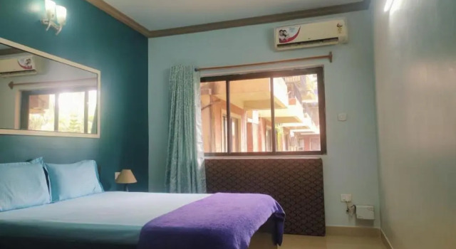 Goa Homeland 3 double bed Calangute, Забронировать Отель Отели Калангут с бассейном, рядом с Пляж Калангут, Бассейн