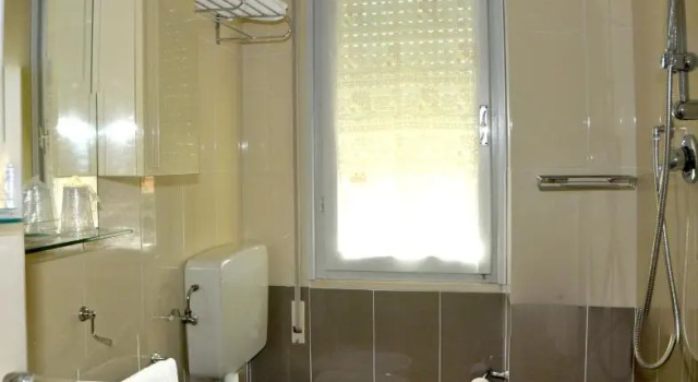 Трёхместный номер Economy Hotel Levante