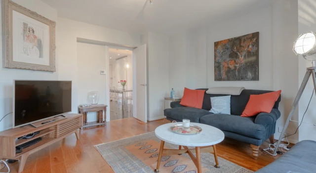 Stunning 2 Bedroom Flat in Converted Church in Bethnal Green, Varaa Huoneisto Asunnot kohteessa Merseyside, Huoneisto