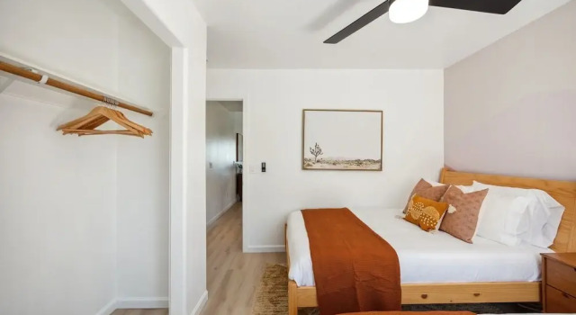 Tangerine House - Hot Tub, Fire Pit, Bbq! 3 Bedroom Home by RedAwning
