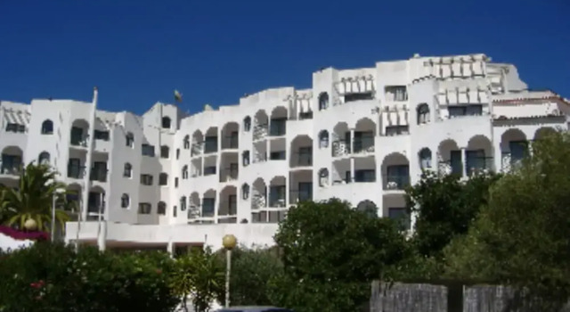 Alvor Red Nice Terrace Flat, Rezerwuj Apartament Hotele w Algarve z parkingiem, Parking