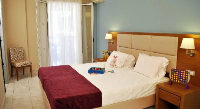 Семейный номер Standard с балконом Hotel Plessas Palace