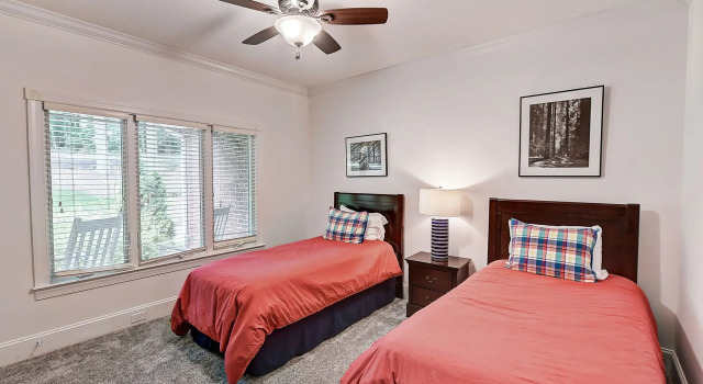 Lucky's Lake House by Avantstay Private Lake Bar