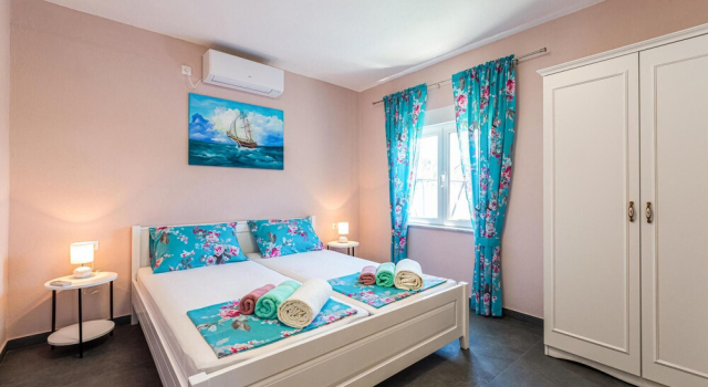 Amazing Home in Benkovac With Outdoor Swimming Pool, Wifi and 6 Bedrooms
