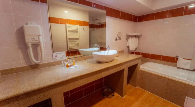 Полулюкс Hotel Perla