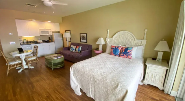 Harbour House At The Inn Unit 308 1 Bedroom Condo by RedAwning, Fort Myers Beach, Забронировать Отель Отели в центре Форт-Майерс-Бич, в центре, Парковка