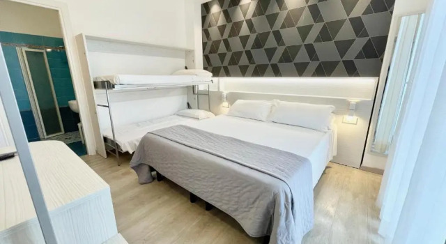 Четырёхместный номер Standard Hotel Eiffel