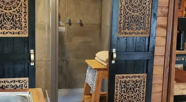 Номер Standard с видом на реку River Rock Lodge