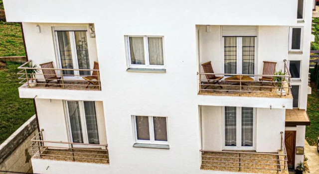 Apartments Aqua, Varaa Huoneisto Hotellit Strožanac pysäköinnillä, Pysäköinti