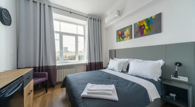 Студия с балконом и с видом на город Partner Guest House Крещатик