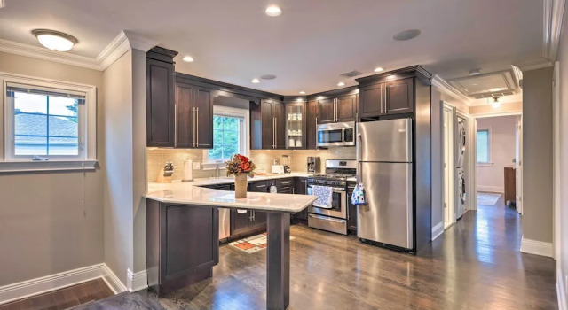 25 Mi to Nyc: Walkable Long Island Apt w/ Balcony, Foglalás Szálloda Glen Cove Long Island