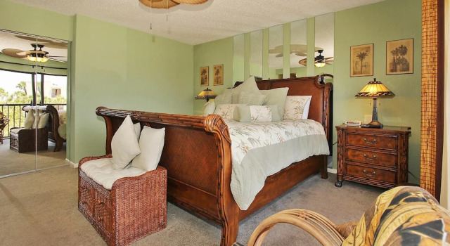 Land's End 301 Building 3 Beautiful end Unit / BAY Views!