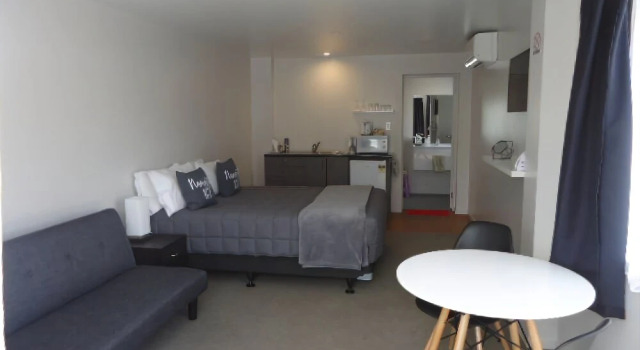 Racecourse Motel