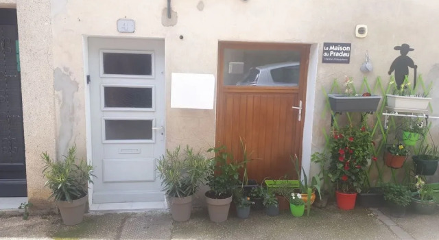 La Maison du Pradau - Chambre chez l'habitant, Book Hotel Hoteller i Condom med parkering, Parkering