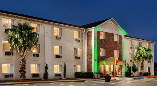 Super 8 by Wyndham Waco University Area
