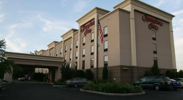 Четырёхместный люкс с 2 комнатами Hampton Inn Oneonta