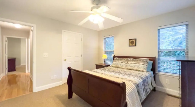 5min to Tubing!Pool Table, hot tub, game room, Sleeps 10!