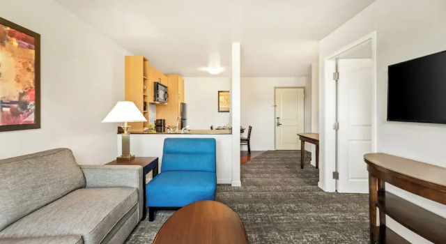 Четырёхместный люкс Comfort Ledgestone Suites Hotel Yakima