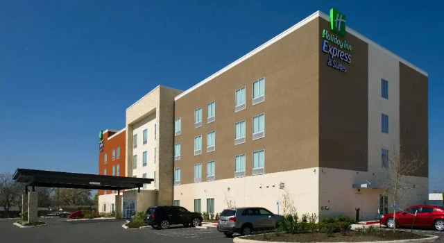 Holiday Inn Express & Suites New Braunfels by IHG, Забронировать Отель Нью-Браунфелс Greater San Antonio