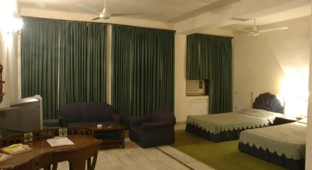 Люкс с видом на озеро Jaisamand Island Resort