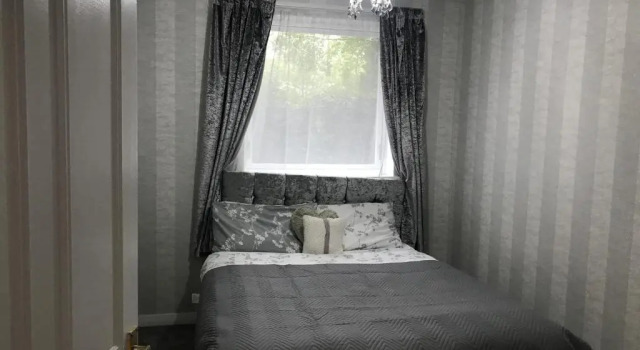 Modern 2 Bedroom Apartement, Забронировать Апартаменты/квартира Отели Эдинбурга с парковкой, рядом с Холирудское абатство, Парковка