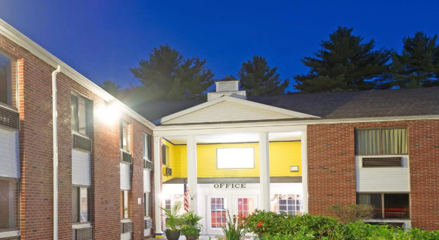 Четырёхместный номер Standard Days Inn by Wyndham Brunswick Bath Area