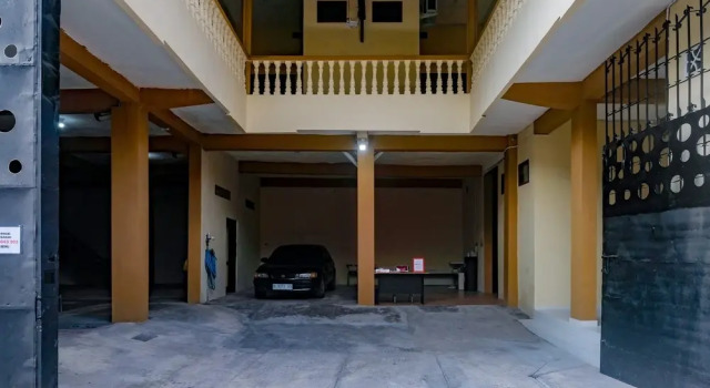 RedDoorz near Alun Alun Klaten, Book Hotel Klaten Central Java