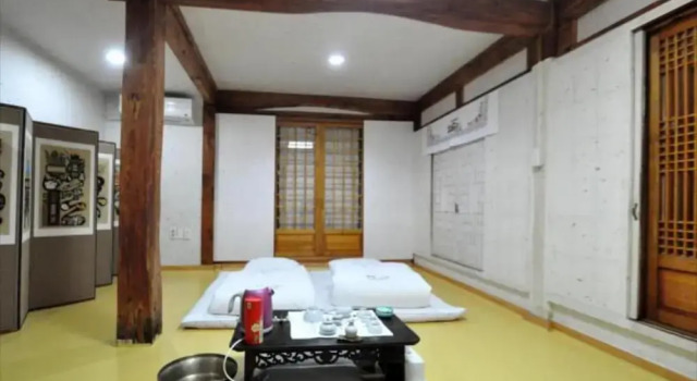 Gallery Jin Hanok Guesthouse, Забронировать Отель Кёнджу провинция Кёнсан-Пукто, рядом с Cheomseongdae