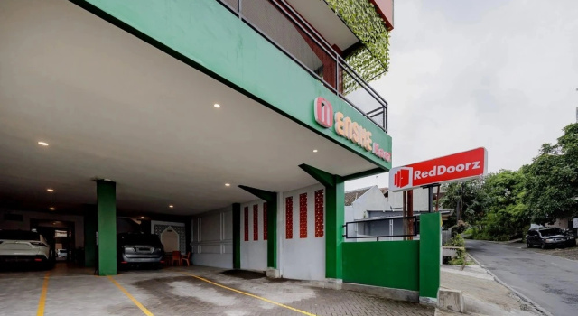 RedDoorz Syariah near Majapahit Semarang, Buchen Sie Hotel Semarang Central Java