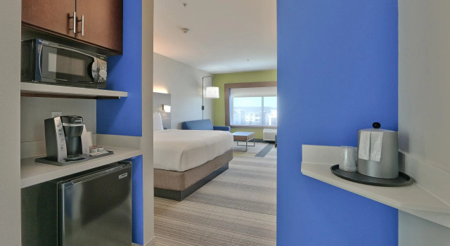 Двухместный люкс Holiday Inn Express & Suites Houston East - Beltway 8 by IHG