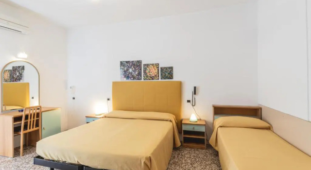 Трёхместный номер Standard с балконом B&B Moresco
